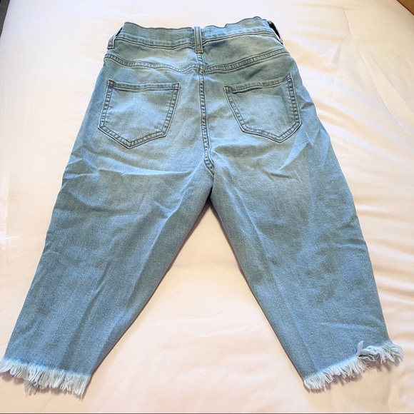 Fashion nova Capri distressed shorts 7/28 - Picture 4 of 6